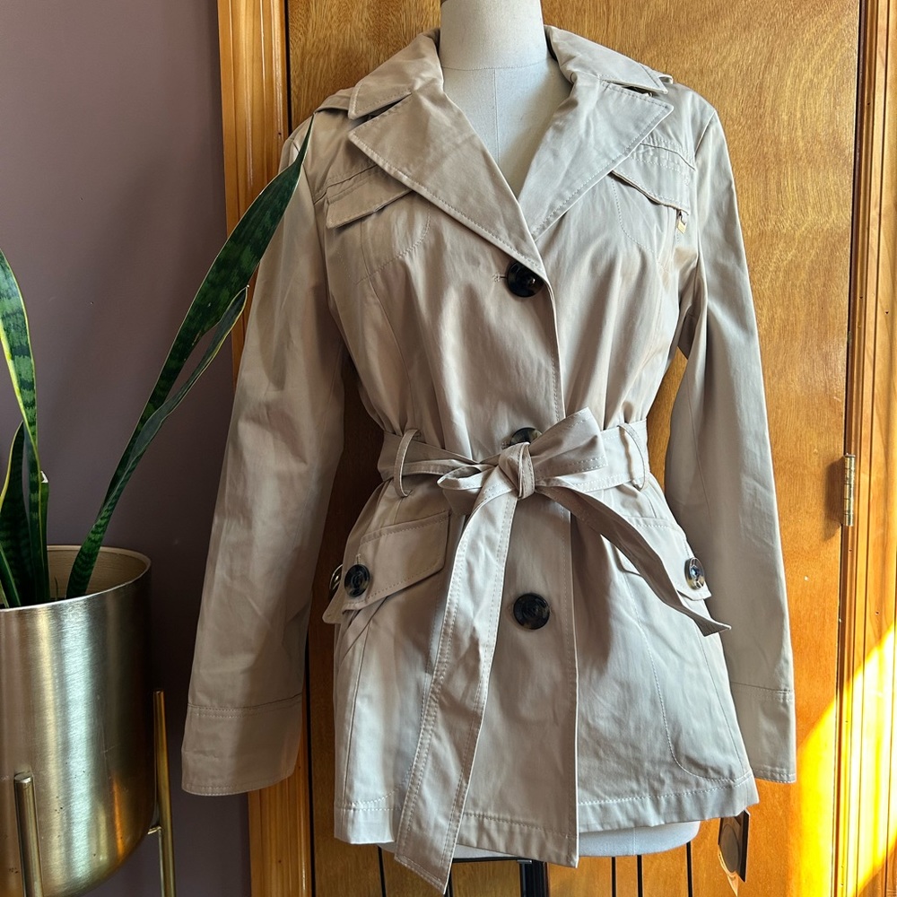New with tags Ellen Tracy hooded raincoat trench